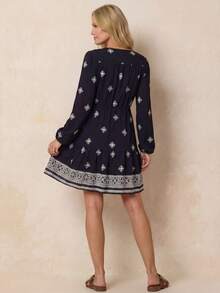 EMERY ROSE Damen V-Ausschnitt Raglanärmel Lässig Allover-Muster Taillengegurtetes Vintage Mini-Kleid - Schwarz - Übersicht 2
