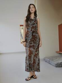 Nöista Đầm maxi cổ yếm màu nâu với họa tiết hoa màu xanh dương. Thích hợp cho các sự kiện buổi tối, dự đám cưới, lễ Phục sinh, mùa xuân, mùa hè, trang phục nữ. - Rỉ Nâu - Xem 3