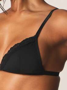 MISSGUIDED Lace Trim Plunge Bralette With Adjustable Straps And Deep V Neckline For Everyday Comfort And Intimate Occasions - Black - View 5