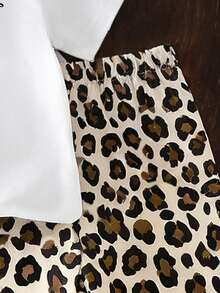 SHEIN Playful Pals 2pcs Baby Girls' Summer Set, White T-Shirt With Leopard Print Bow, Matching Neckline Print, Paired With Loose Leopard Print Shorts, Sweet & Cool Clash, Playful & Vibrant Style - Multicolor - View 5