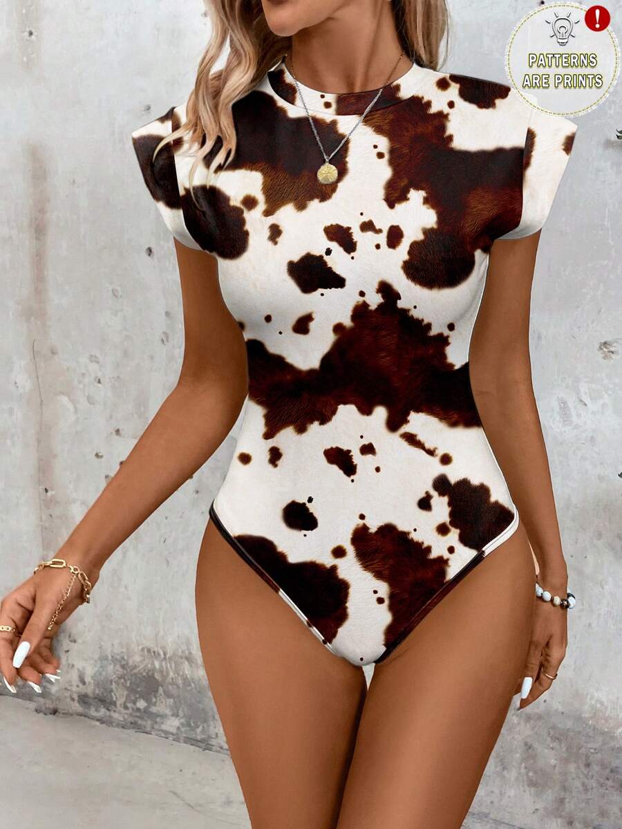 SHEIN LUNE 休闲简约波西米亚风优雅浪漫复古性感奶牛印花图案，适合西部风情、音乐节、海滩、度假装扮、夏季外出穿着的女士圆领短袖连体衣 - 彩色 - 查看 1