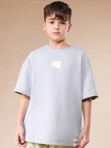 SUMWON 青少年撞色包缝T恤和短裤套装，饰有小logo细节，夏季休闲装 - 灰色 - 查看 3