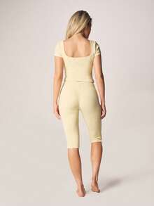 MISSGUIDED Soft Ribbed Knit Short Sleeve Crop Top And Capri Leggings Two Piece Lounge Set With Scoop Neckline - Yellow - View 3