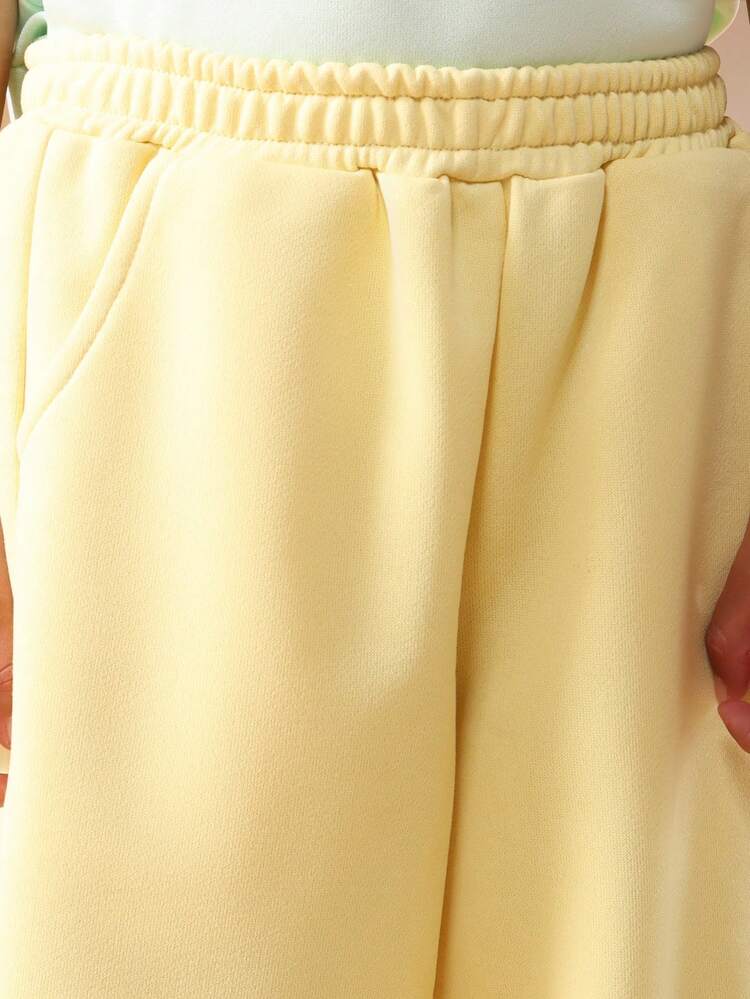 Completo maglietta con stampa di limoni e pantaloni jogger