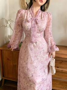 DAZY 春夏碎花雪纺连衣裙，系带领口，优雅大方，适合婚礼、派对、度假、海滩等场合，也适合通勤穿着。 - 粉色 - 查看 4