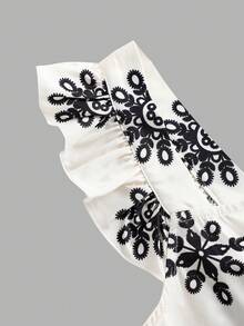 SHEIN 少女时尚休闲方领蝴蝶结露背荷叶边印花迷你袖假日休闲连衣裙，适合海滩、度假、约会等场合。 - 杏色 - 查看 3