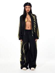 SUMWON WOMEN Áo khoác thể thao nữ SUMWON dáng rộng, phối sọc tương phản, khóa kéo, cổ cao và viền màu vàng trơn. - màu đen - Xem 5