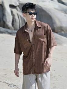 DAZY Chemise d'été à manches courtes, col cranté, boutonnage simple, couleur unie, polyvalente et décontractée, idéale pour les voyages et les vacances - Tabac - Voir 1