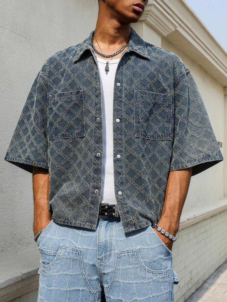 Manfinity EMRG Men's Casual Crochet Blue Denim Short Sleeve Shirt, Street Style - Medium Wash - View 1