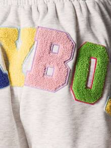 Missguided x Playboy Quần short thể thao nữ dáng rộng, có dây rút, điểm nhấn là họa tiết chữ bằng vải nhung nhiều màu sắc và cạp chun co giãn, thích hợp mặc ở nhà mùa hè. - Màu Xám nhạt - Xem 4