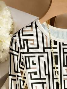 Resyla Women's Digital Geometric Print Crew Neck Fitted Long Sleeve T-Shirt - Multicolor - View 7