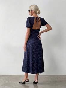 Ritzy Row 简约法式波点编织连衣裙，露背系带设计，收腰剪裁，适合工作、通勤和日常穿着。 - 藏蓝色 - 查看 1