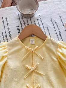 SHEIN 女婴可爱黄色褶皱面料蝴蝶结短袖上衣，夏季假日 - 黃色 - 查看 5