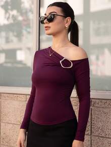 Andrea Bello Women's Autumn/Winter Metallic Decor Oblique Shoulder Fitted T-Shirt - Red Violet - View 5