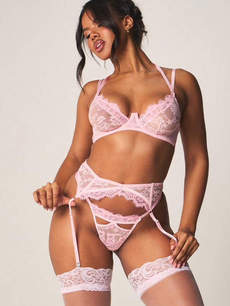 MISSGUIDED Set di lingerie delicata in pizzo con reggiseno con ferretto, reggicalze e calze autoreggenti per occasioni speciali