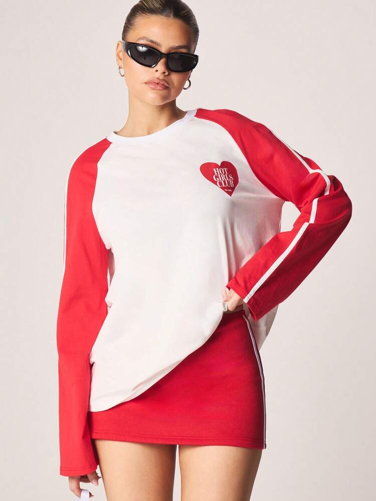 MISSGUIDED Long Sleeve Oversized Heart Print T-Shirt With Colorblock Raglan Sleeves And Round Neckline For Casual Fall Winter Layering