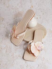 Enchnt 2025 Plus Size New Summer Block Toe Faux Flower Design Flat Slip-On Sandals For Women - Beige - View 1