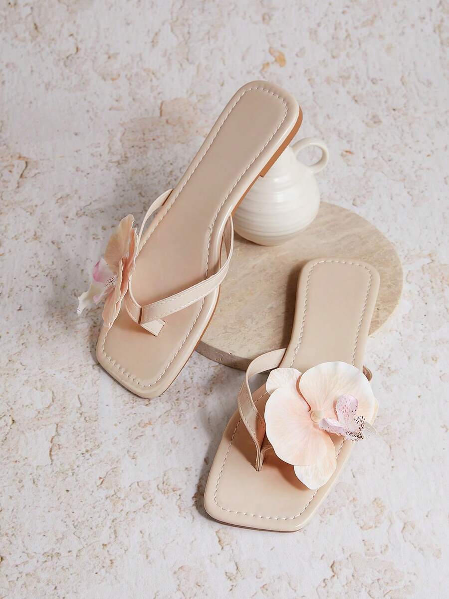 Enchnt 2025 Plus Size New Summer Block Toe Faux Flower Design Flat Slip-On Sandals For Women - Beige - View 1