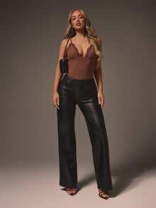 MISSGUIDED 蕾丝边深V领无袖棕色连体衣，配有可调节肩带和修身剪裁，适合晚宴场合。 - 棕色 - 查看 2