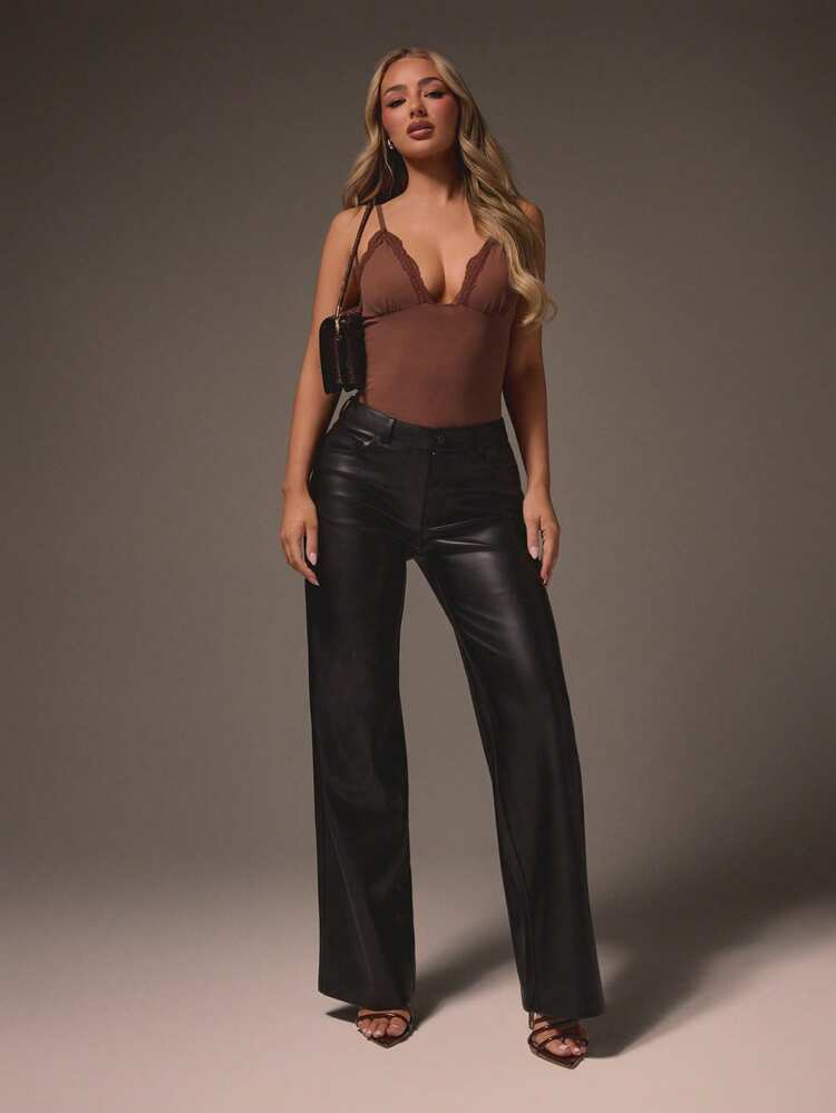 MISSGUIDED Body in pizzo con scollo a V profondo, senza maniche, di colore marrone, con spalline regolabili e silhouette aderente, adatto per occasioni serali