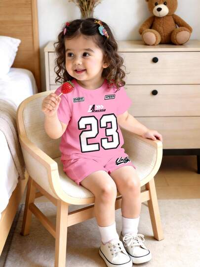 2件套女婴休闲简约数字23印花短袖T恤和短裤套装，宽松领T恤搭配修身短裤，适合春夏穿着