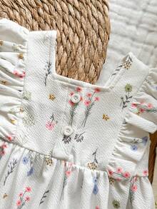 SHEIN Vintaside Kids Vestido lindo con cuello cuadrado y volantes en el bajo para bebé niña recién nacida con estampado floral ditsy - Blanco - Ver 6