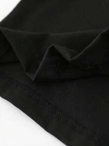 SHEIN Streecool Kids 情人节男孩休闲时尚创意个性精致简约挖掘机图案心形经典标语印花休闲基础款舒适短袖T恤，充满情人节氛围，适合男孩在情人节穿着，波兰风格户外上衣。 - 黑色 - 查看 5