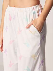 Missguided x Playboy 露脐吊带背心和阔腿睡裤套装，采用柔和的粉彩色印花图案，适合睡眠和居家穿着。 - 粉色 - 查看 3