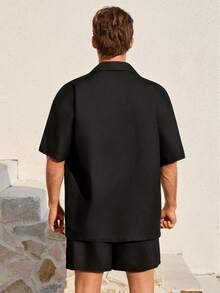 Palasendo Ensemble de plage pour hommes avec Top à manches courtes et shorts imprimés fleuris. Ensemble de maillots de bain pour hommes. Tenue de villégiature pour hommes avec short 2 pièces. Vêtements hawaïens à fleurs pour hommes - Noir - Voir 2