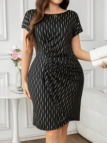 SHEIN Clasi Đầm nữ cỡ lớn, đầm tay ngắn thanh lịch, đầm mini chất liệu vải ánh kim, đầm xếp ly phía trước, đầm công sở và đi làm, đầm xuân/hè. - Nhiều màu - Xem 6