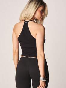 Missguided x Playboy Top de tirantes acanalado con cuello halter, detalle de abertura con logo en el frente - Negro - Ver 3