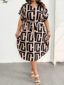 SHEIN CURVE+ 大码女式几何印花V领蝙蝠袖短袖休闲连衣裙/2026/新年 - 咖啡棕 - 查看 9