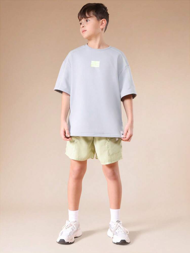 Set maglietta e pantaloncini con punto overlock