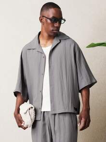 Ensemble coordonné d'été décontracté pour vacances, composé d'une chemise en lin gris à coupe ample avec boutons et d'un pantalon à jambes larges pour homme de la marque SUMWON - Gris - Voir 3