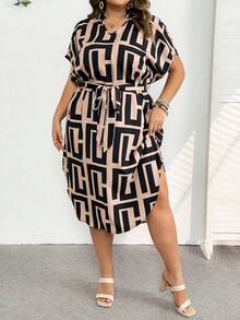 SHEIN CURVE+ 大码女式几何印花V领蝙蝠袖短袖休闲连衣裙/2026/新年 - 咖啡棕 - 查看 4