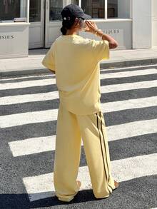 Muchica 女士夏季新款奶油黄短袖T恤和运动裤休闲宽松套装 - 淡黃色 - 查看 2