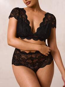 SHEIN BAE 2 件大码女式蕾丝 V 领短袖上衣和三角裤内衣套装 - 黑色 - 查看 1