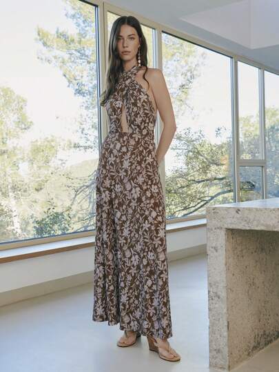 Nöista 露背吊带长款连衣裙，前开襟设计。