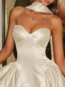 Vowa 优雅浪漫的时尚紫色缎面无肩带连衣裙，适合单身派对、婚礼、毕业季、度假、下午茶、舞会等场合。 - 杏色 - 查看 3