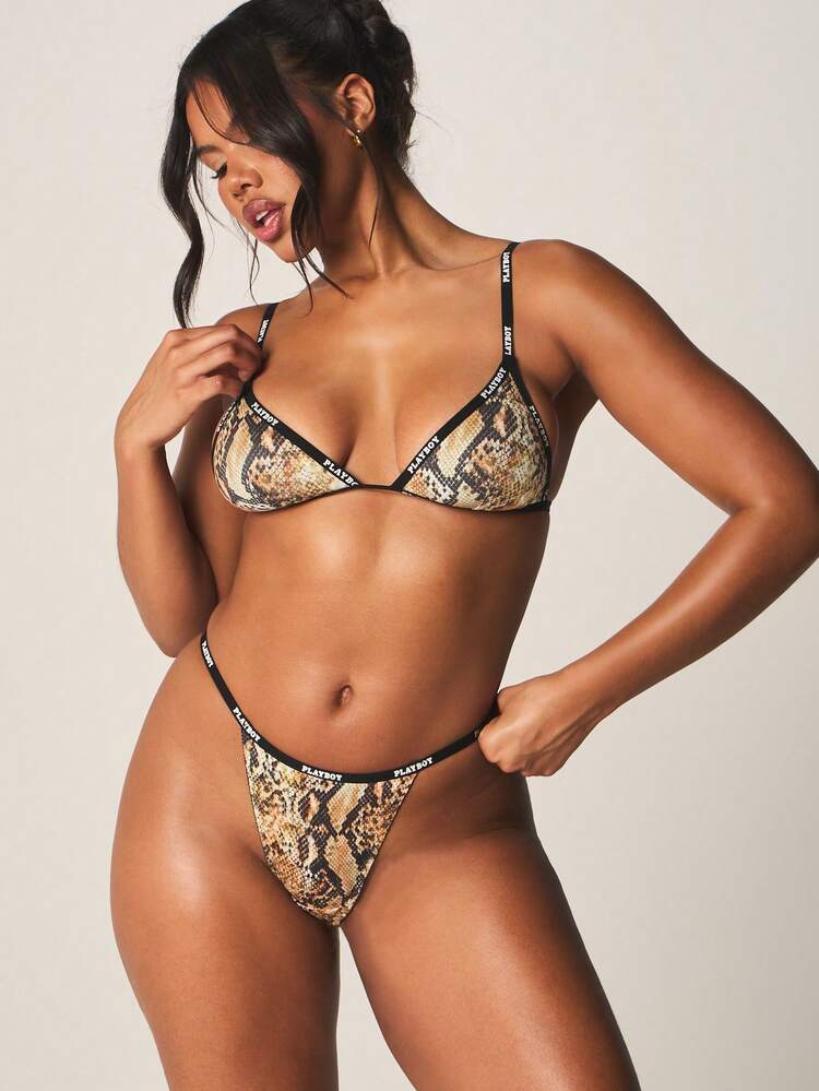 Missguided x Playboy Set di reggiseno triangolare e perizoma con stampa a motivo serpente, bordi in contrasto, dettagli con elastico e laccetti
