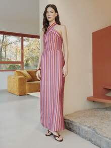 Nöista 这款无袖长款连衣裙采用露背吊带设计，饰有红色、粉色、紫色和橙色的竖条纹。适合春季、夏季、复活节等场合，是女士服装的理想之选。 - 彩色 - 查看 4