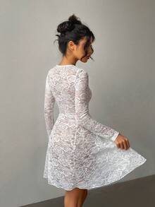 Aloruh 女士浪漫甜美蕾丝长袖A字蕾丝心形领连衣裙，配蝴蝶结褶皱性感迷你白色连衣裙，适合婚礼、度假、日常穿着 - 白色 - 查看 4