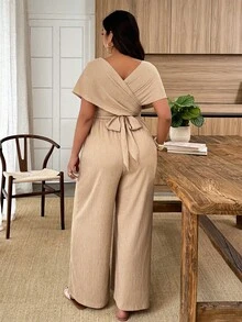 Weeklong Bộ jumpsuit nữ cỡ lớn cổ chữ V xếp ly, chất liệu vải mềm mại, đa năng, có phần eo thắt gọn, thích hợp cho mùa xuân/hè. - Màu Khaki - Xem 2