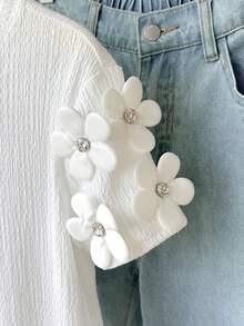 SHEIN Camiseta de manga corta para niña preadolescente, primavera/verano, casual elegante, con decoración de flores 3D de strass, cuello redondo, ajustada, de punto acanalado texturizado, KIDS - Blanco - Ver 3