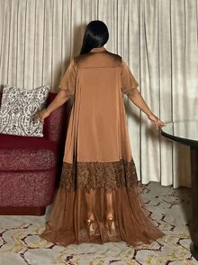 Maweii 大码女士休闲度假日常开衫，带纽扣、荷叶边下摆和网纱拼接，宽松舒适的A字连衣裙 - 棕色 - 查看 2