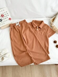 SHEIN 2pcs Young Boy Pocket & Button Decor Casual Solid Color Polo Shirt + Drawstring Decor Casual Solid Color Straight Pants Set - Brown - View 6