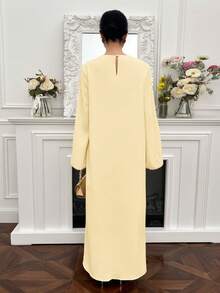 Yasmyna 女士纯色圆领镂空优雅长袖阿拉伯连衣裙 - 黃色 - 查看 2