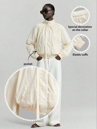 Ontre Chaqueta de mujer de nailon beige completo, cómoda y amigable con la piel, silueta holgada en forma de O, cuello pequeño con decoración de corbata, diseño completamente fruncido, bolsillos tipo canguro, dobladillo elástico, chaqueta de moda para uso casual, de negocios, de oficina, elegante y sofisticado estilo urbano, serie de diseñador de alta calidad, versátil para todas las estaciones