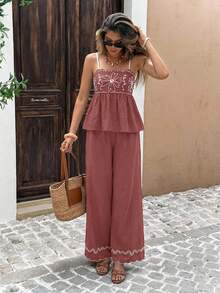 Serisse Bộ đồ nữ gồm áo hai dây thêu hoa xếp nếp và quần ống rộng, kiểu dáng thường ngày. - Gỗ đỏ - Xem 4