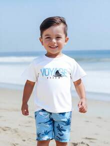 SHEIN 两件套男童夏季套装，休闲白色T恤印有“VOYAGE OCEAN”标语，宽松蓝色短裤饰有海洋沙滩度假主题，舒适的夏季沙滩度假幼儿男童短袖短裤套装 - 白色 - 查看 4